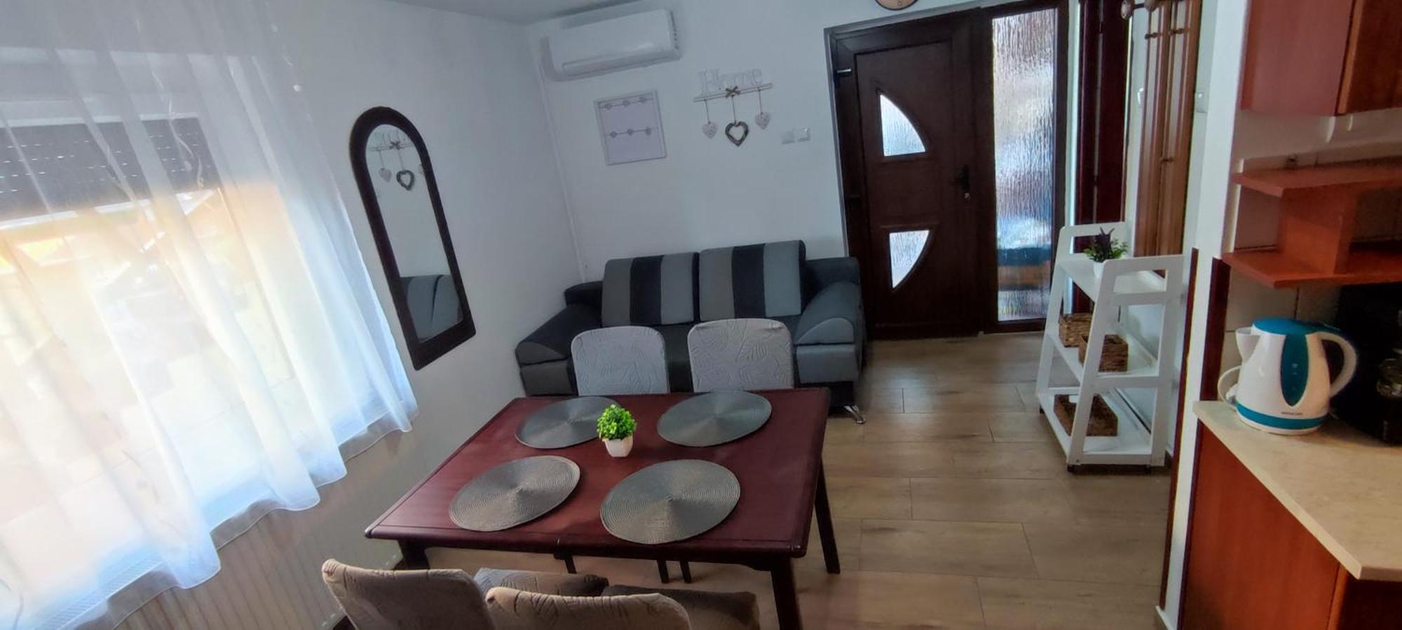 Bazsi Apartman Hajdúszoboszló Zewnętrze zdjęcie