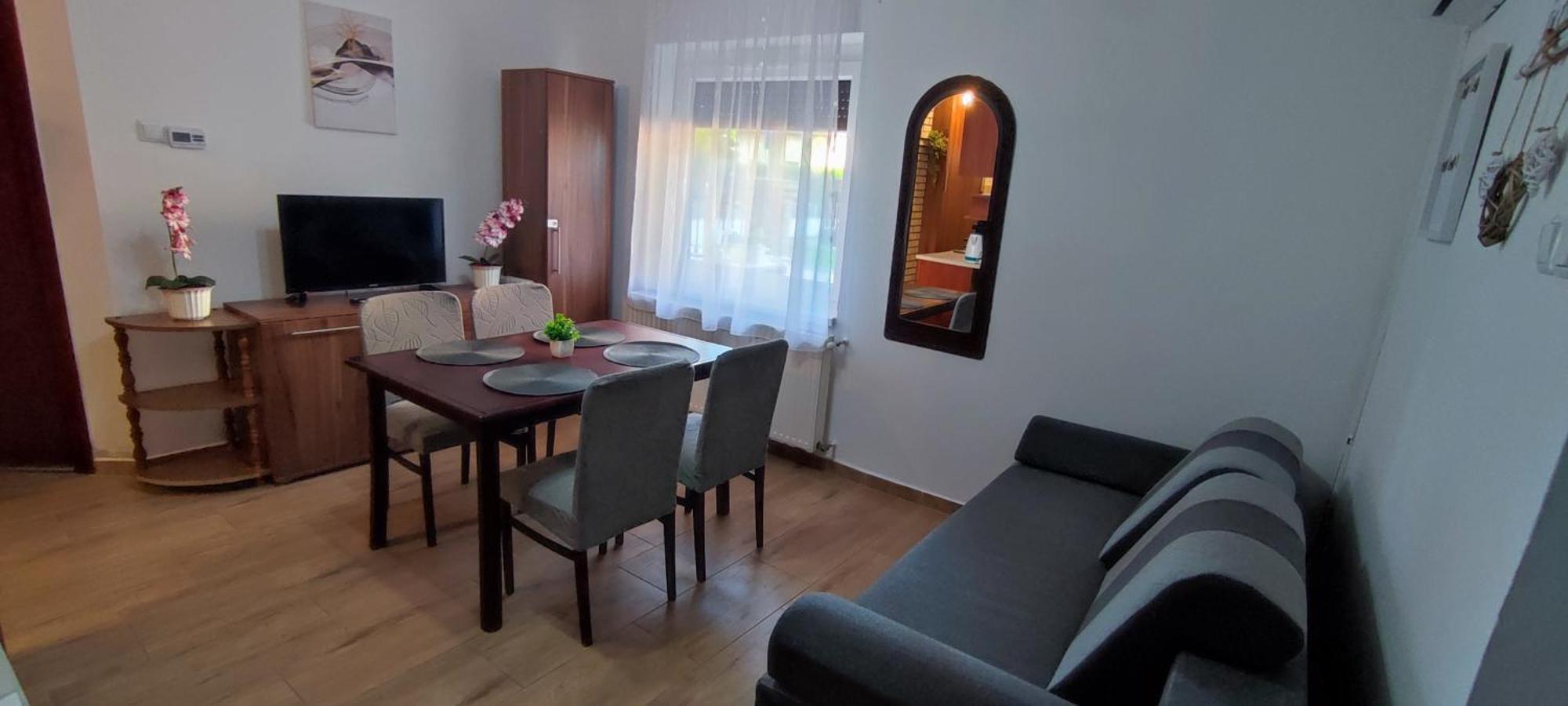 Bazsi Apartman Hajdúszoboszló Zewnętrze zdjęcie